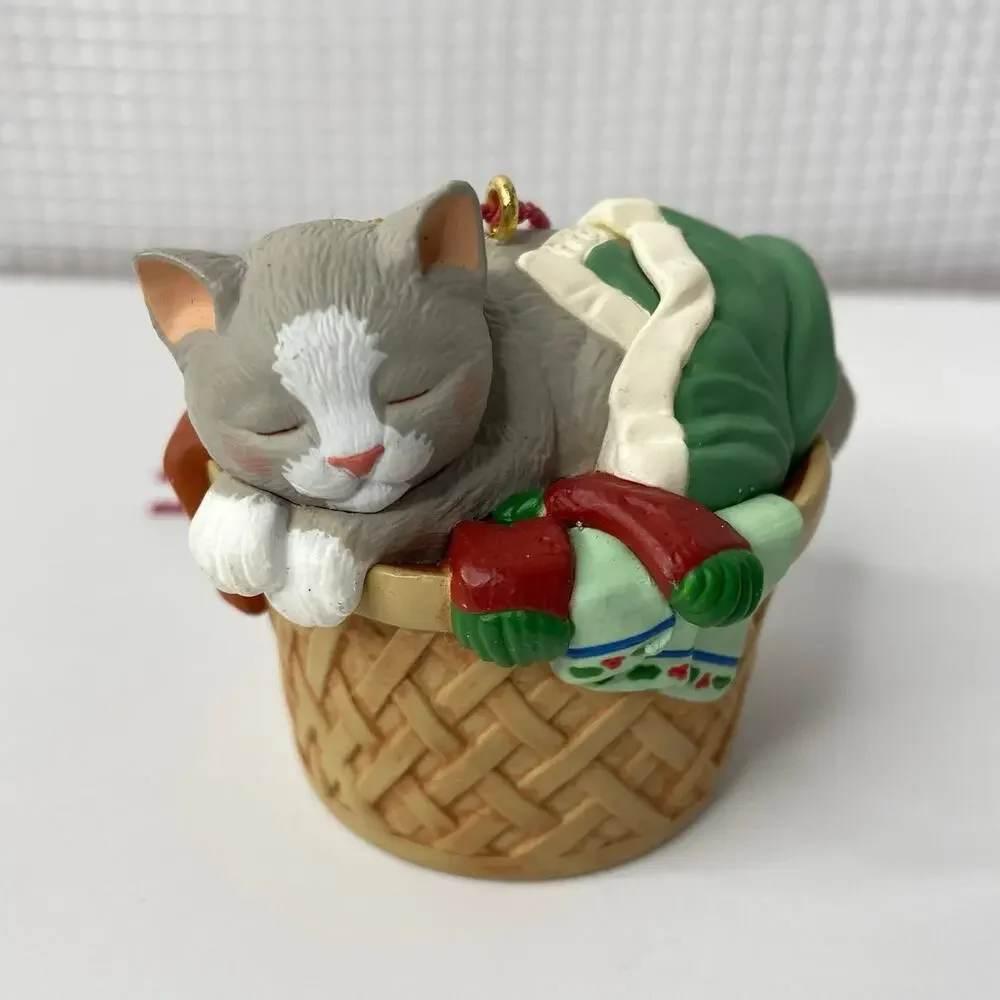 Hallmark Ornament 1998 Cat Naps 5th Final Series Sleeping Kitten Pet Parent Gift